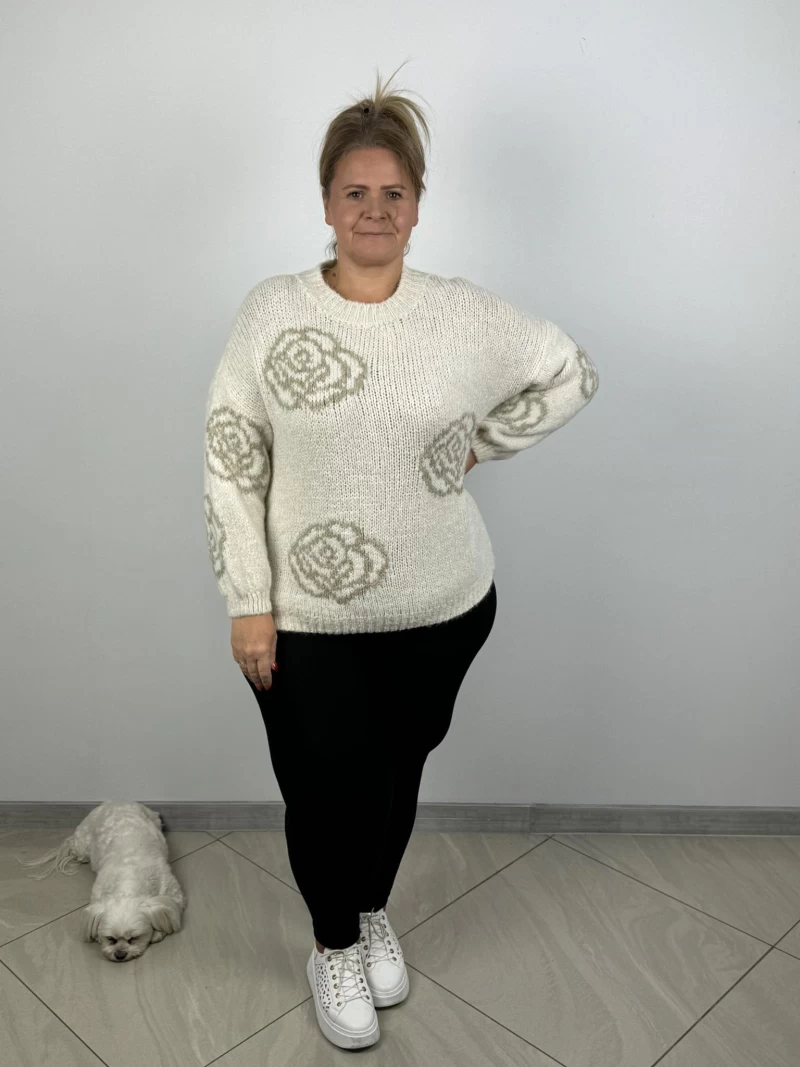 Sweter jednokolorowy krótszy - wzór a'la róże
